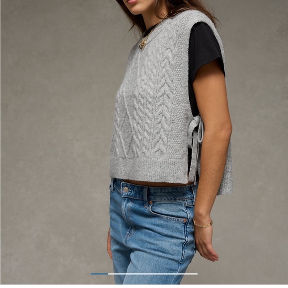 American Eagle Gray Cable Knit Sweater Vest - Picture 3 of 5